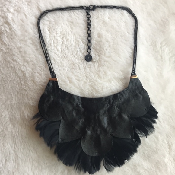 Stella & Dot Constantine Feather necklace - Picture 8 of 8